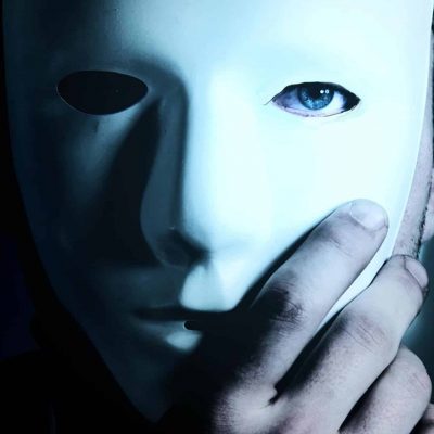 game master Le game master derrière son écran gère l'escape game